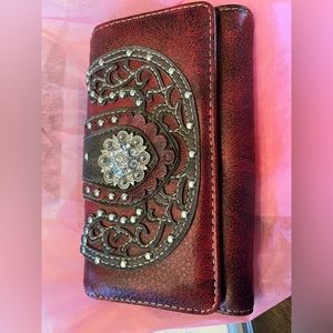 Lovely clutch with lots of room